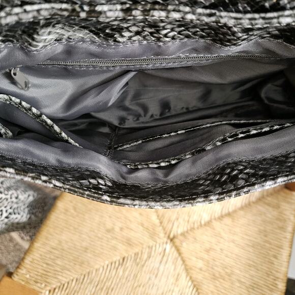 Nicole Miller Purse Patent Snakeskin Print Pattern Chain Accent Strap Zippers LN - Picture 10 of 12